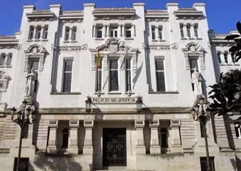 Rafael Díaz Carro exterior palacio de justicia
